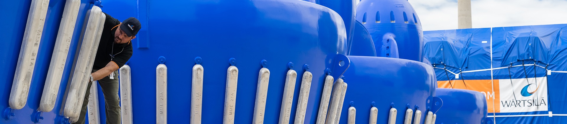 Underwater mountable thruster banner