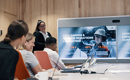 Wärtsilä service employee at work